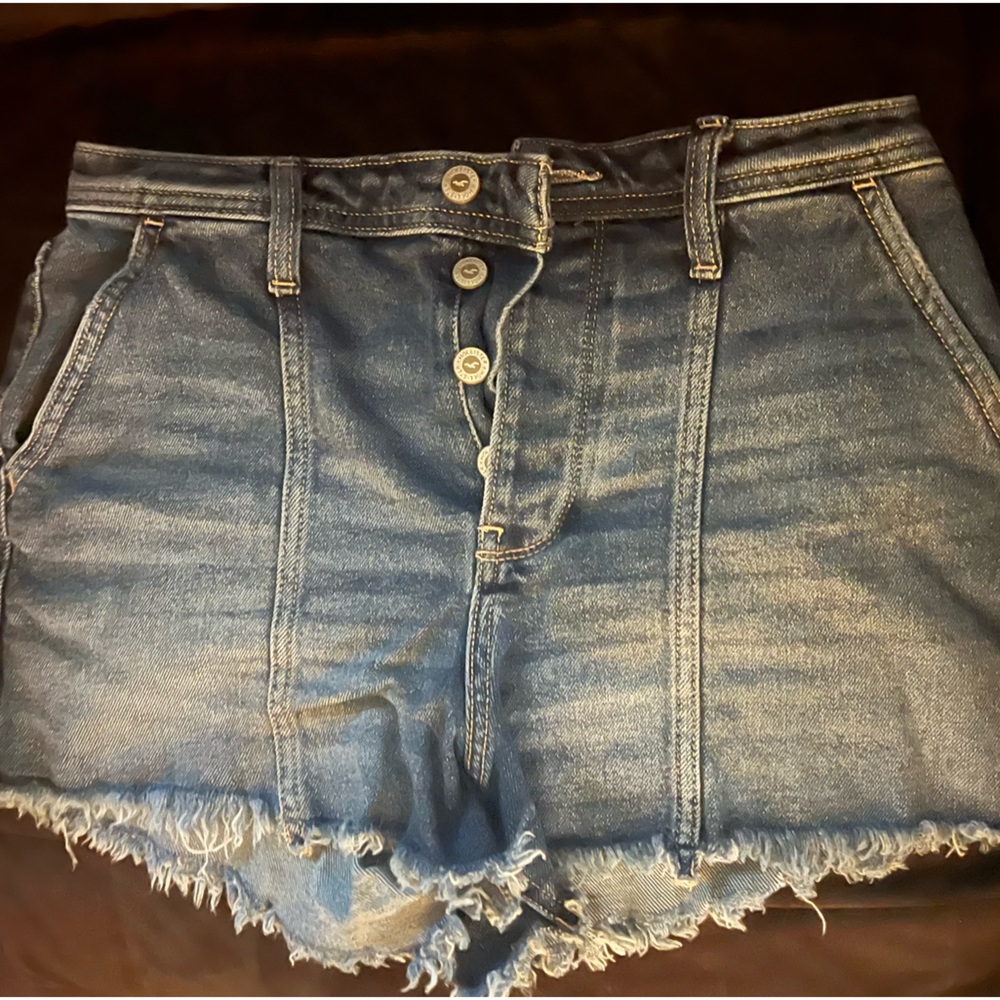 Hollister size 7, 28 W, button fly, lightly worn